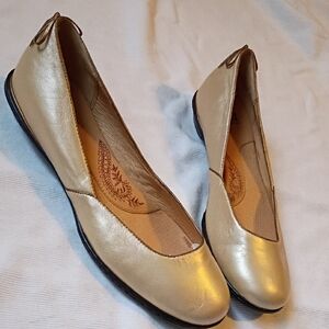 Sofft Pearlized Golden Flats
